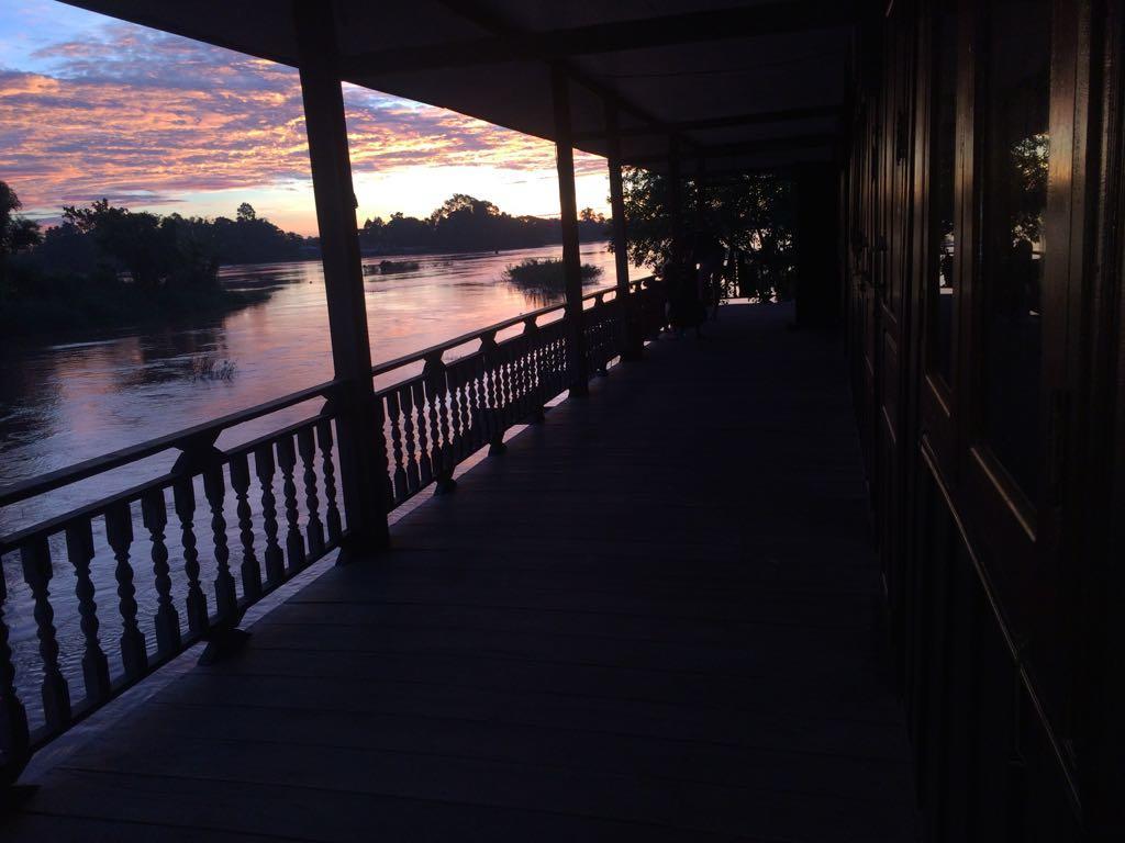 ホテルRiverside Bungalow Ban Dondét エクステリア 写真