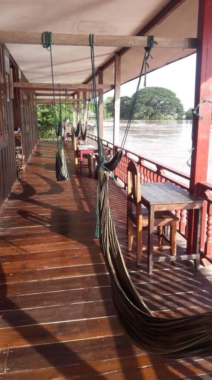 ホテルRiverside Bungalow Ban Dondét エクステリア 写真